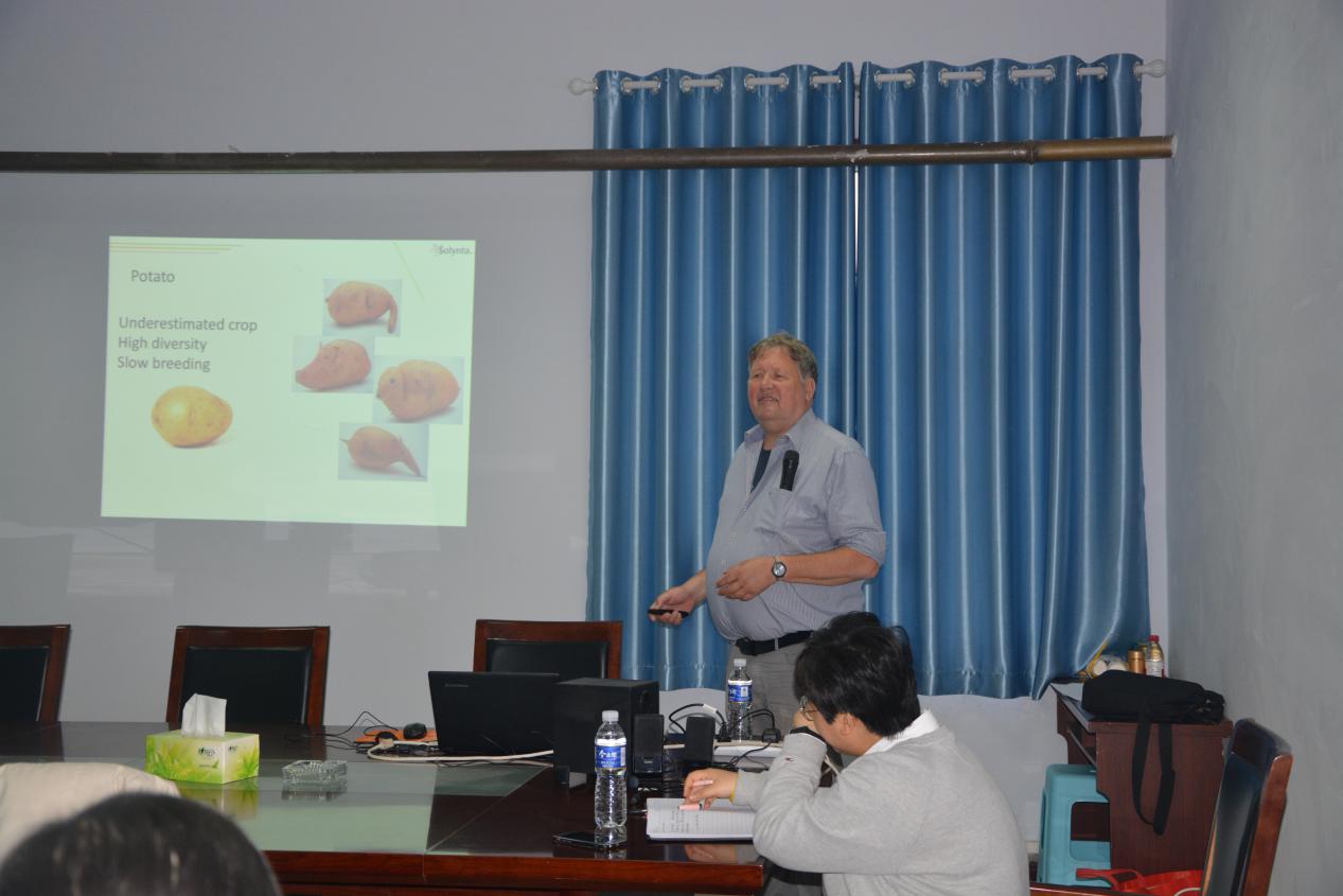 荷兰瓦赫宁根大学高级研究员Sjaak van Heusden应邀为糖心视频
师生作报告