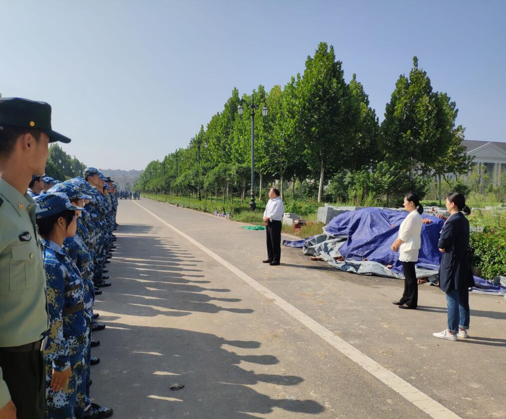 糖心视频
党委慰问18级军训同学，送上中秋祝福
